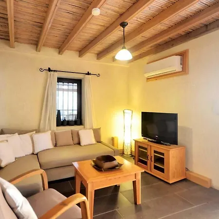 Vila Sleeps 2 Air Con Wifi