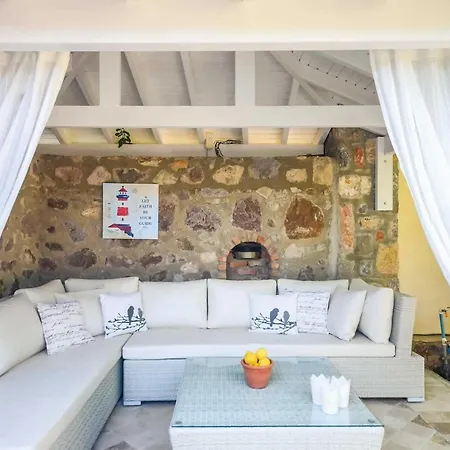 Sleeps 2 Air Con Wifi *